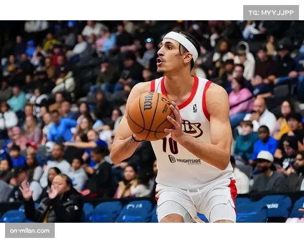 魔术调整首发：启用更年轻的侧翼以提升全场防守压迫性